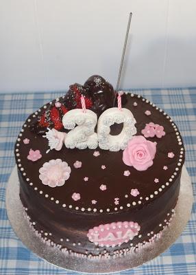 Laia 20 birthday cake