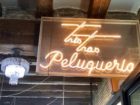 Tris Tras Hairsalon by Emily Kalenberg, una peluquería de vanguardia en un salón de época tris tras hairsalon poble sec