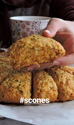 Scones con copos de avena y  olivas verdes