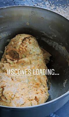 Scones con copos de avena y  olivas verdes