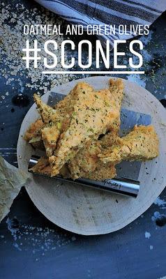 Scones con copos de avena y  olivas verdes