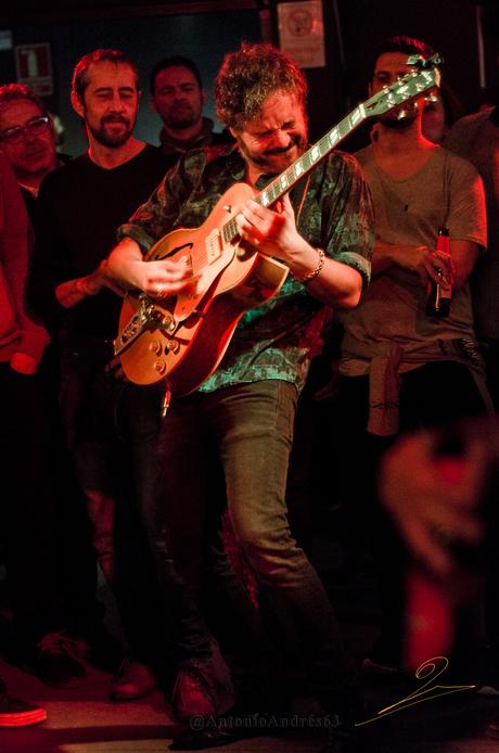 Twanguero, érase un hombre a una guitarra pegado Twanguero, érase un hombre a una guitarra pegado