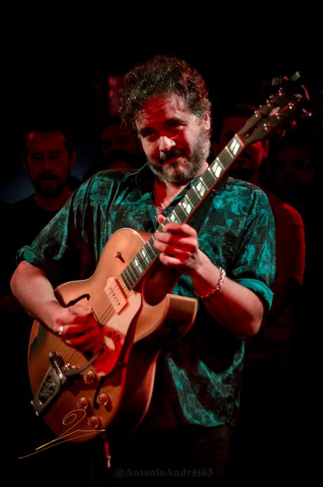 Twanguero, érase un hombre a una guitarra pegado Twanguero, érase un hombre a una guitarra pegado