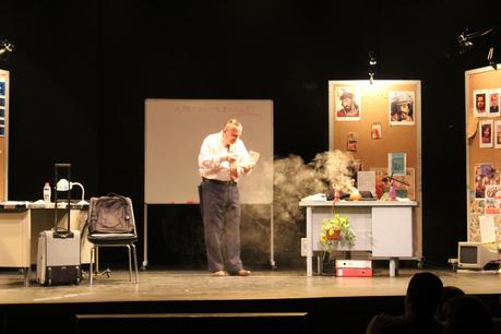 La regaña también se come en el teatro