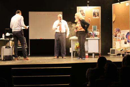 La regaña también se come en el teatro