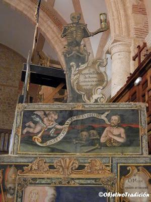 Tradiciones del mes de Difuntos: El Catafalco de La Torre de Esteban Hambran Tradiciones del mes de Difuntos: El Catafalco de La Torre de Esteban Hambran