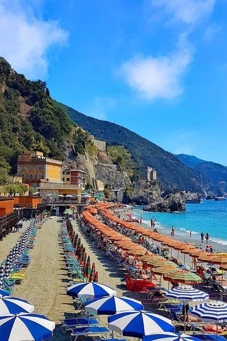 Monterosso-al-Mare-is-one-of-the-best-towns-to-stay-in-Cinque-Terre-in-Italy.jpg.optimal ▷ Los mejores hoteles de Cinque Terre (y donde alojarse cerca)