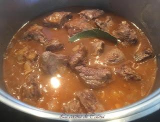 Morcillo guisado con alcachofas Morcillo guisado con alcachofas