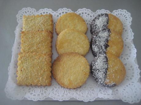 GALLETAS DE COCO Y AVELLANAS GALLETAS DE COCO Y AVELLANAS