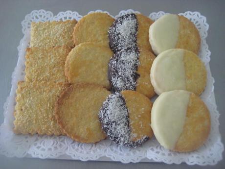 GALLETAS DE COCO Y AVELLANAS GALLETAS DE COCO Y AVELLANAS