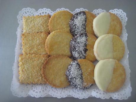 GALLETAS DE COCO Y AVELLANAS GALLETAS DE COCO Y AVELLANAS