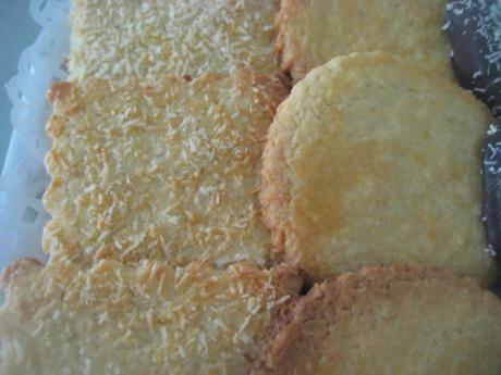 GALLETAS DE COCO Y AVELLANAS GALLETAS DE COCO Y AVELLANAS