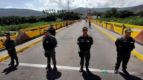 Efectivos de la FANB custodian la frontera ante la amenaza que implica Colombia