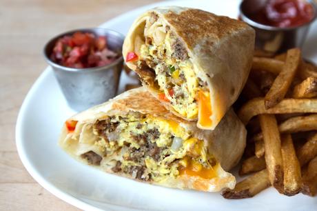 ▷ Las 5 mejores ciudades de comida sureña que aún no has probado Florence-Alabama-Big-Bad-Breakfast-Burrito ▷ Las 5 mejores ciudades de comida sureña que aún no has probado