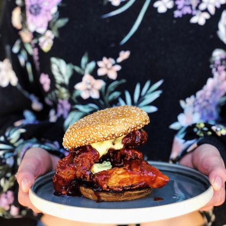 ▷ Las 5 mejores ciudades de comida sureña que aún no has probado RestaurantHolmes-Fried-Chicken-Sandwich ▷ Las 5 mejores ciudades de comida sureña que aún no has probado