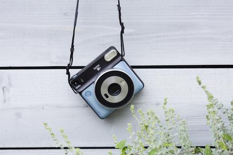 Instax-square-camera-teen ▷ Encuentra diversión para los viajeros adolescentes