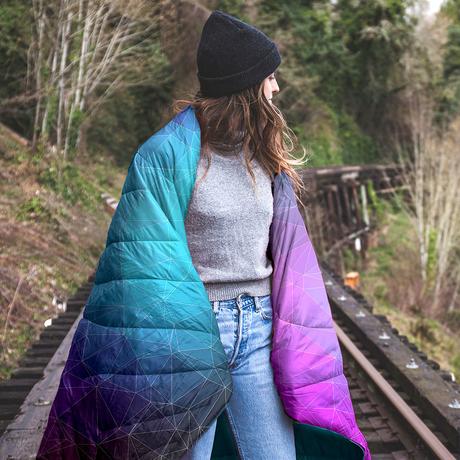 Rumpl-Puffy-Blanket-Geo-Fractal ▷ Encuentra diversión para los viajeros adolescentes