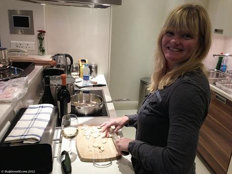 ▷ Cómo ahorrar dinero para viajar: 15 consejos para comenzar ahora save-money-for-travel-deb ▷ Cómo ahorrar dinero para viajar: 15 consejos para comenzar ahora