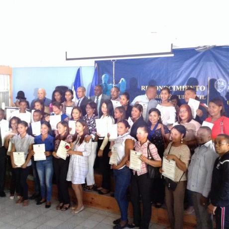 UASD Neiba premia a estudiantes con altos indices académicos.