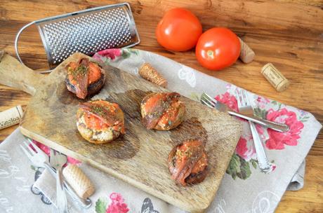 CHAMPIÑONES RELLENOS DE TOMATE Y ANCHOAS champiñones, champiñones al horno, champiñones receta, champiñones rellenos, champiñones rellenos al horno, champiñones rellenos de tomate y anchoas, recetas de champiñones, las delicias de mayte,