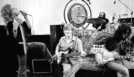 LED ZEPPELIN, 40 AÑOS DE SU PRIMER LP, Y OTRAS DE SUS AVENTURAS Y DESVENTURAS En enero de 1969 aparecía el primer álbum de un grupo llamado a hacer historia en el libro del rock & roll, Led Zeppelin. Aquel debut discográfico ya contenía algunas de las... LED ZEPPELIN, 40 AÑOS DE SU PRIMER LP, Y OTRAS DE SUS AVENTURAS Y DESVENTURAS En enero de 1969 aparecía el primer álbum de un grupo llamado a hacer historia en el libro del rock & roll, Led Zeppelin. Aquel debut discográfico ya contenía algunas de las...