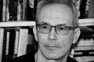 Reseña: El blanco es el color más frío de John Nicholl (Babelcube Inc., 20 de octubre de 2018) Reseña: El blanco es el color más frío de John Nicholl (Babelcube Inc., 20 de octubre de 2018)