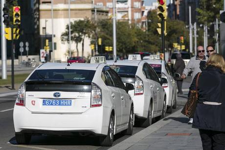 ¿Por qué algunos taxis y VTC llevan la matrícula azul?