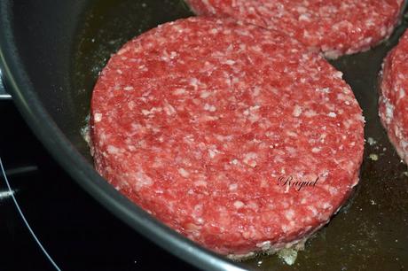 Hamburguesas de cerdo con queso roquefort