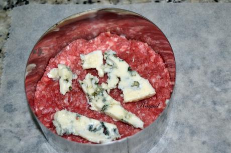 Hamburguesas de cerdo con queso roquefort