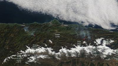 Asturias: imagen satélite del humo de incendios forestales (26-02-2019)