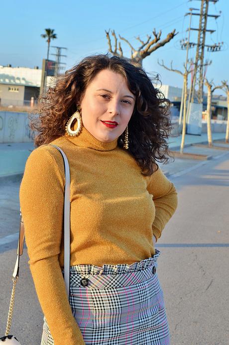 Cómo combinar una falda de cuadros