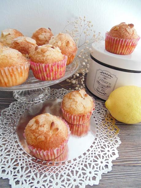 Magdalenas de pueblo con limón y piñones Magdalenas de pueblo con limón y piñones