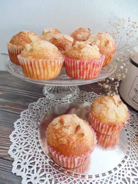 Magdalenas de pueblo con limón y piñones Magdalenas de pueblo con limón y piñones