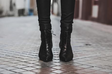 botín tacón cordones