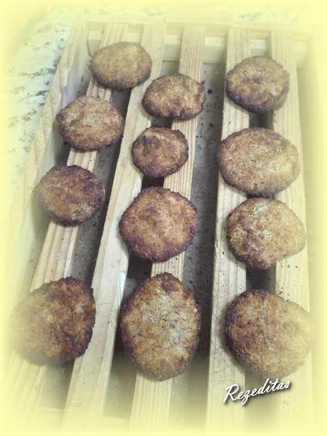 GALLETAS DE COCO Y PLATANO GALLETAS DE COCO Y PLATANO