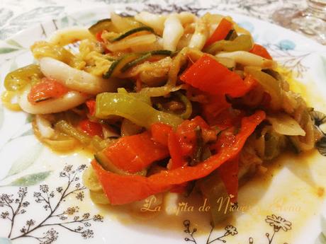 Calamares en wok  con pisto