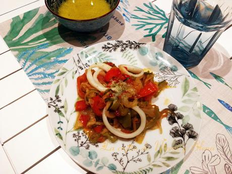 Calamares en wok  con pisto