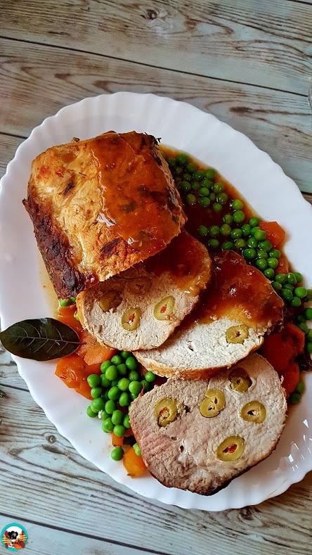 Lomo de cerdo mechado con aceitunas Lomo de cerdo mechado con aceitunas