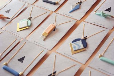 Anoësis, accesorios de diseño minimalista hechos a mano.