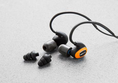 In-flight-gear-Grommet-Bluetooth-earbuds ▷ 11 elementos esenciales de vuelo para empacar para su próximo viaje