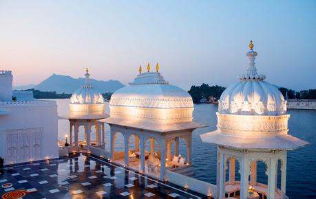 Hotel Oberoi Udaivilas terraza vistas al rio