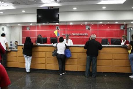 Banco de Venezuela (@BcodeVenezuela)  habilitó taquillas para la compra y venta de #dólares y #euros #01Mar #DICOM