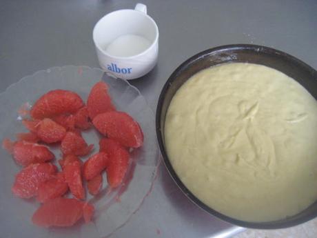 BIZCOCHO DE POMELO ROSA, ALMENDRA Y ACEITE DE OLIVA