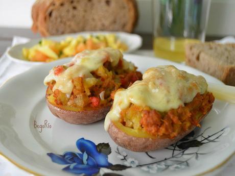 Patatas rellenas de zorza y verduras al parmesano