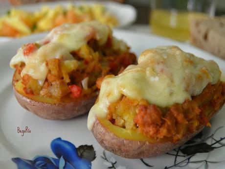 Patatas rellenas de zorza y verduras al parmesano