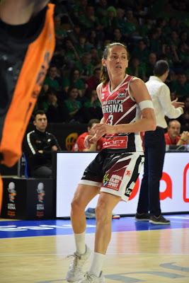 Galería de clics del Uni Girona-Valencia Basket (cuartos de final de la Copa de la Reina de Vitoria)