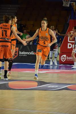 Galería de clics del Uni Girona-Valencia Basket (cuartos de final de la Copa de la Reina de Vitoria)