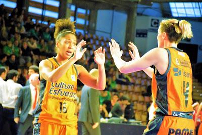 Galería de clics del Uni Girona-Valencia Basket (cuartos de final de la Copa de la Reina de Vitoria)