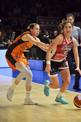 Galería de clics del Uni Girona-Valencia Basket (cuartos de final de la Copa de la Reina de Vitoria)