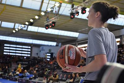 Galería de clics del Uni Girona-Valencia Basket (cuartos de final de la Copa de la Reina de Vitoria)